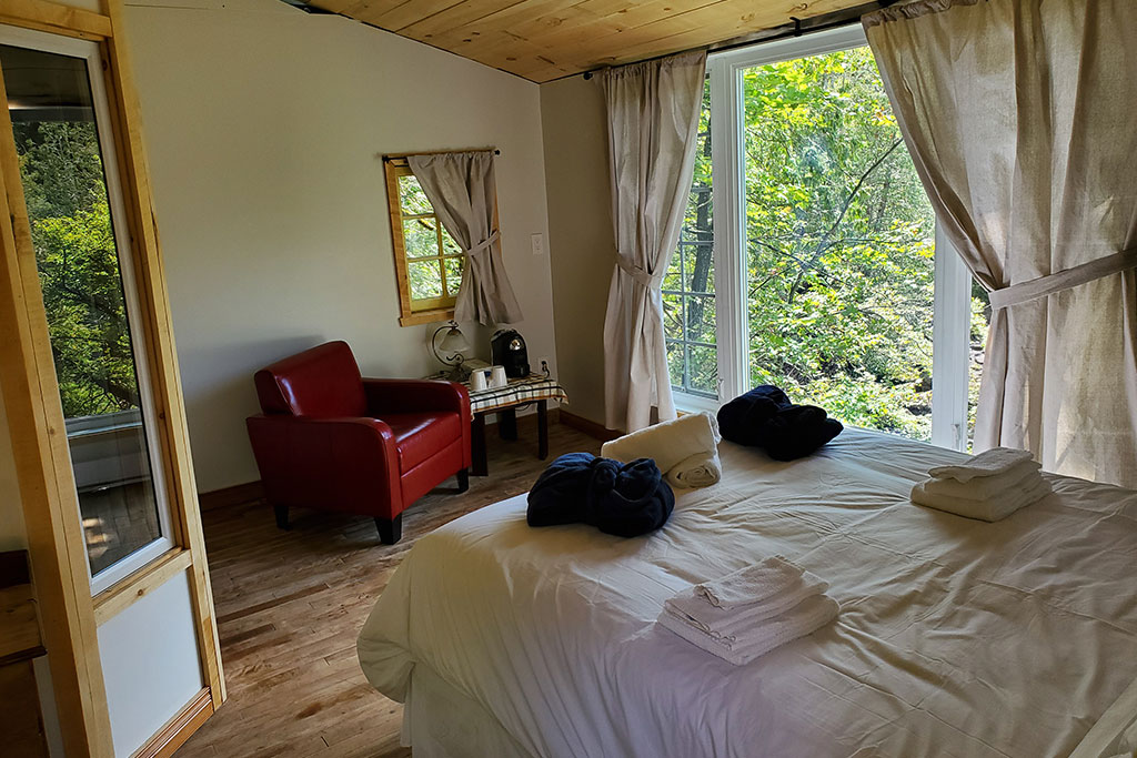 The Cozy Cottage, A New Chalet For Rent In The Laurentians